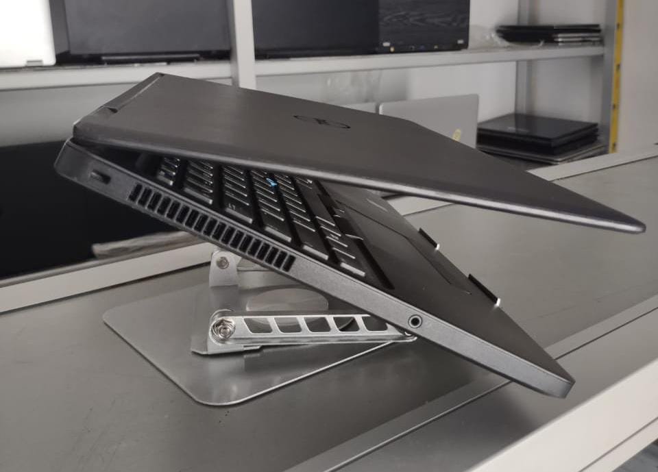 Vignette 2 : *Dell Latitude E5550 corei5 très clean, Pc très résistant et Ultra-performant