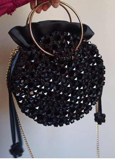 Vignette 6 : Sacs en perles