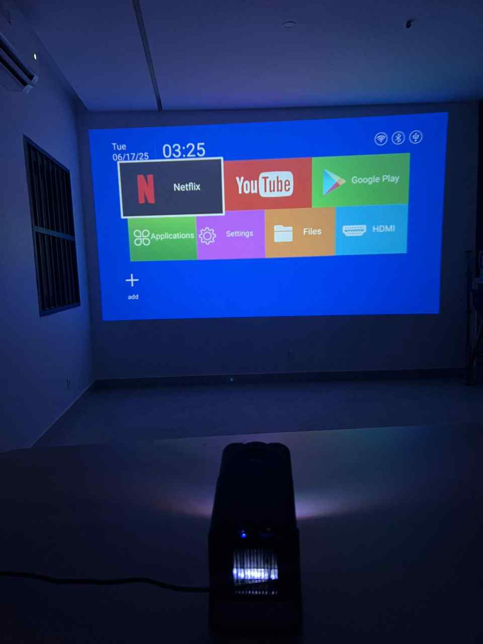 Vignette 4 : PROJECTEUR VIDÉO HY320